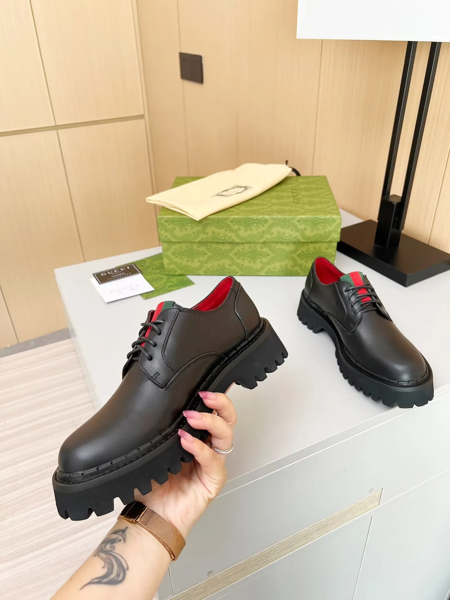 👟👟Ex-factory price 480👟👟 The latest Gucci GUCCI loafers at the counter. They are mainly matched with various styles of trendy clothes to highlight their fashion. ✅ A must-have recommended ➡️ Especially easy to put on and take off. Fabric: cowhide, open edge beads. Inner/foot pads: cow lining. Color: black. Size: 34-41 (34, 41 need to be customized). Heel height: 5cm. Outsole: Foam outsole material ✅ Equipped with cloth bag and card